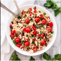 Gondino al peperoncino nell'insalata di miglio alla mediterranea