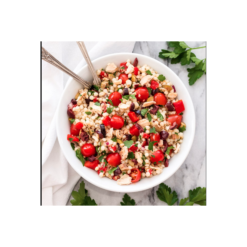 Gondino al peperoncino nell'insalata di miglio alla mediterranea