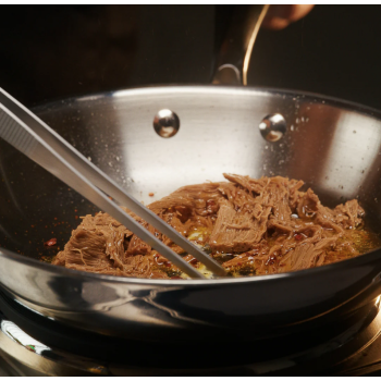 Novameat Pulled Beef Style 500g — Manzo veg sfilacciato